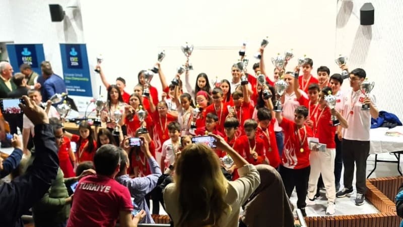 Турецкие шахматисты завоевали все золотые медали на Чемпионате Европы среди школьников
