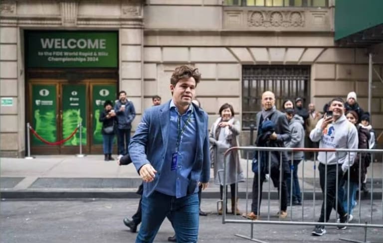 Magnus Carlsen dress code FIDE World Rapid Blitz Chess Championships